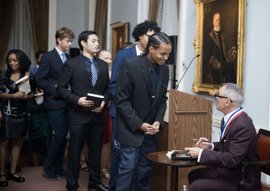 Students attending the 2023 George Washington Prize received a signed copy of Maurizio Valsania's prize-winning book.