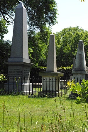 Judah Touro's monument in the Newport Jewish cemetery, photograph by Olivier Levy, 2009 (CC BY-SA 3.0 / Wikimedia Commons)