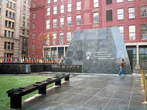 The African Burial Ground upon its opening in 2007. (Photograph courtesy of Michael L. Blakey.)