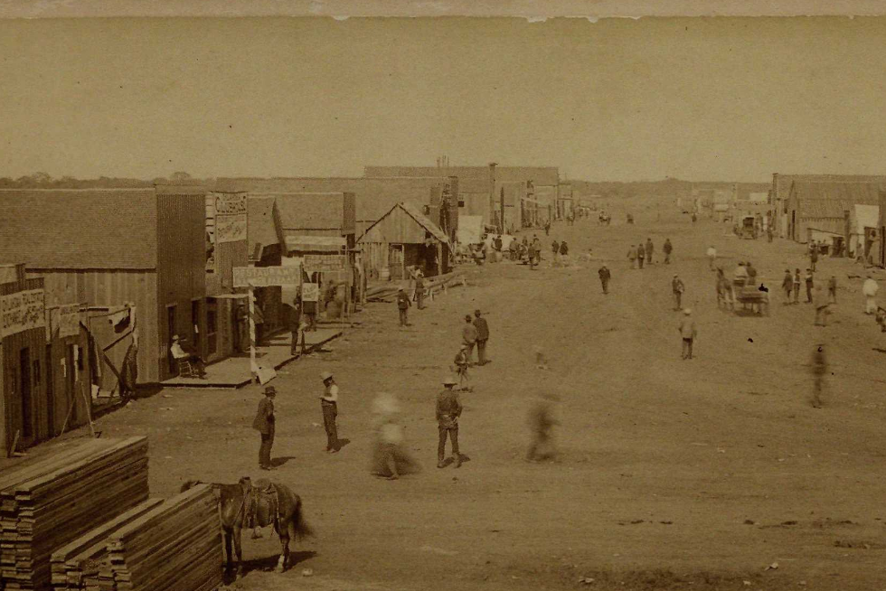 California Avenue, Looking West, Oklahoma, I.T., 1889 (Gilder Lehrman Institute, GLC05475.03)