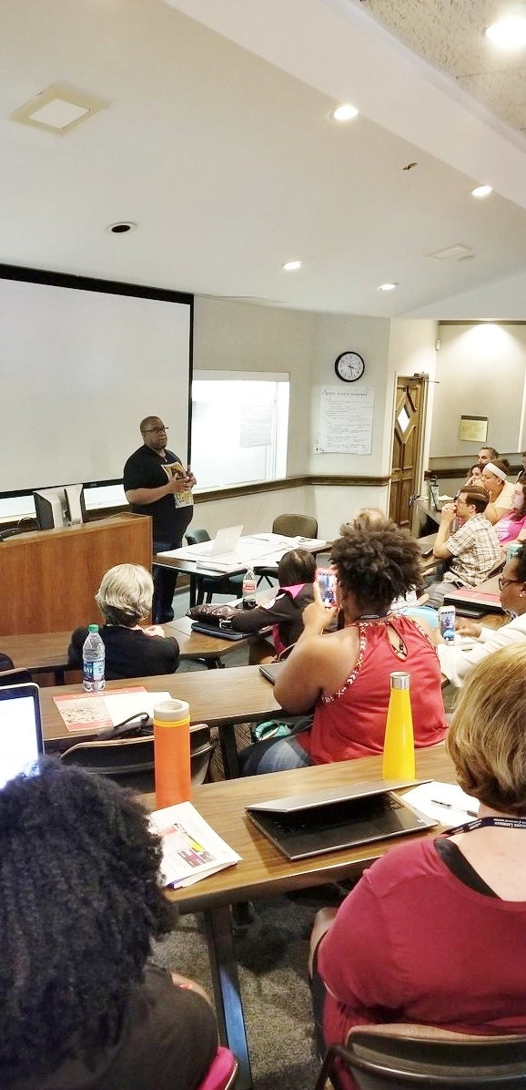 Professor Charles McKinney leads the Civil Rights Movement seminar.