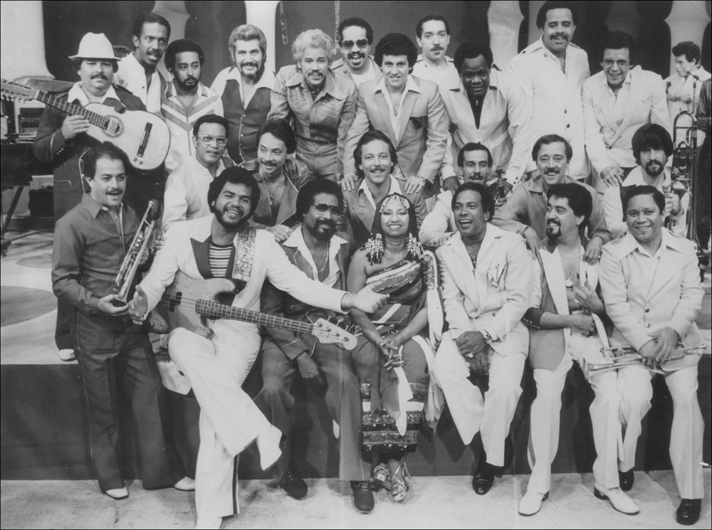 1981 portrait of the Fania All Stars, including, from left to right: Top row: Yomo Toro, Roberto Roena, Papo Lucca, Adalberto Santiago, Johnny Pacheco, Reynaldo Jorge, Ismael Miranda, Puchi Bulong, Luigi Texidor, Leopoldo Piñera, Hector Lavoe. Middle row: Aníbal Vázquez, Eddie Montalvo, Rubén Blades, Pupi Legarreta, Santos Colón, Papo Vázquez. Bottom row: Juancito Torres, Sal Cuevas, Pete “El Conde” Rodríguez, Celia Cruz, Cheo Feliciano, Nicky Marrero, Bomberito Zarzuela. (Courtesy of Izzy Sanabria)