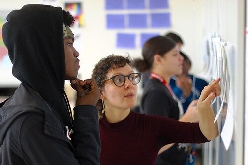 2021 National History Teacher of the Year Nataliya Braginsky with her students. Photo by Christopher Peak for the New Haven Independent