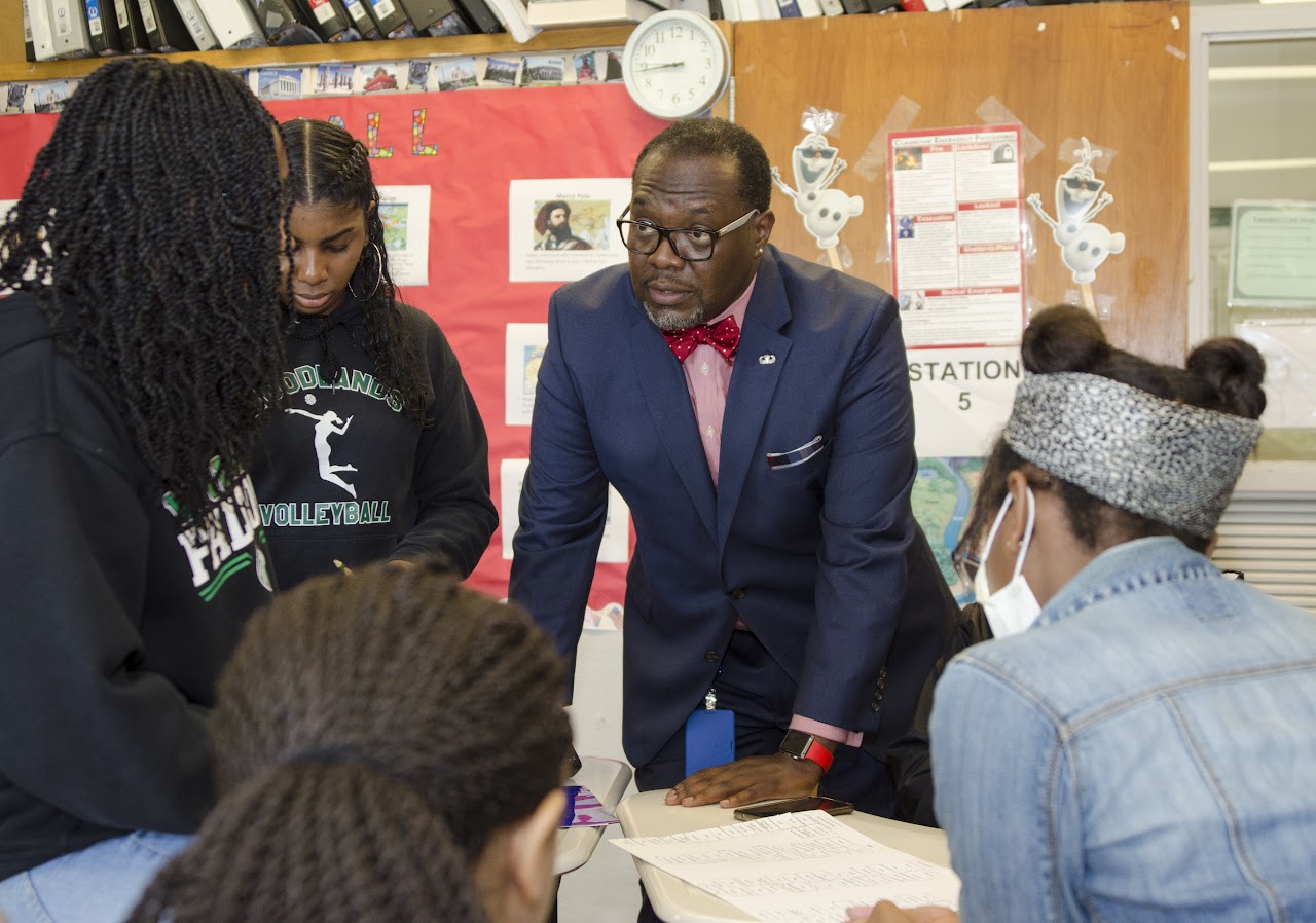 2023 New York History Teacher of the Year Mandel Holland of Woodlands Middle High School, Hartsdale, NY