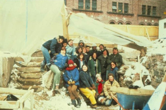 The Stadt Huys excavation crew, winter 1979 (NYC Landmarks Preservation Commission, NYC Archaeological Repository)