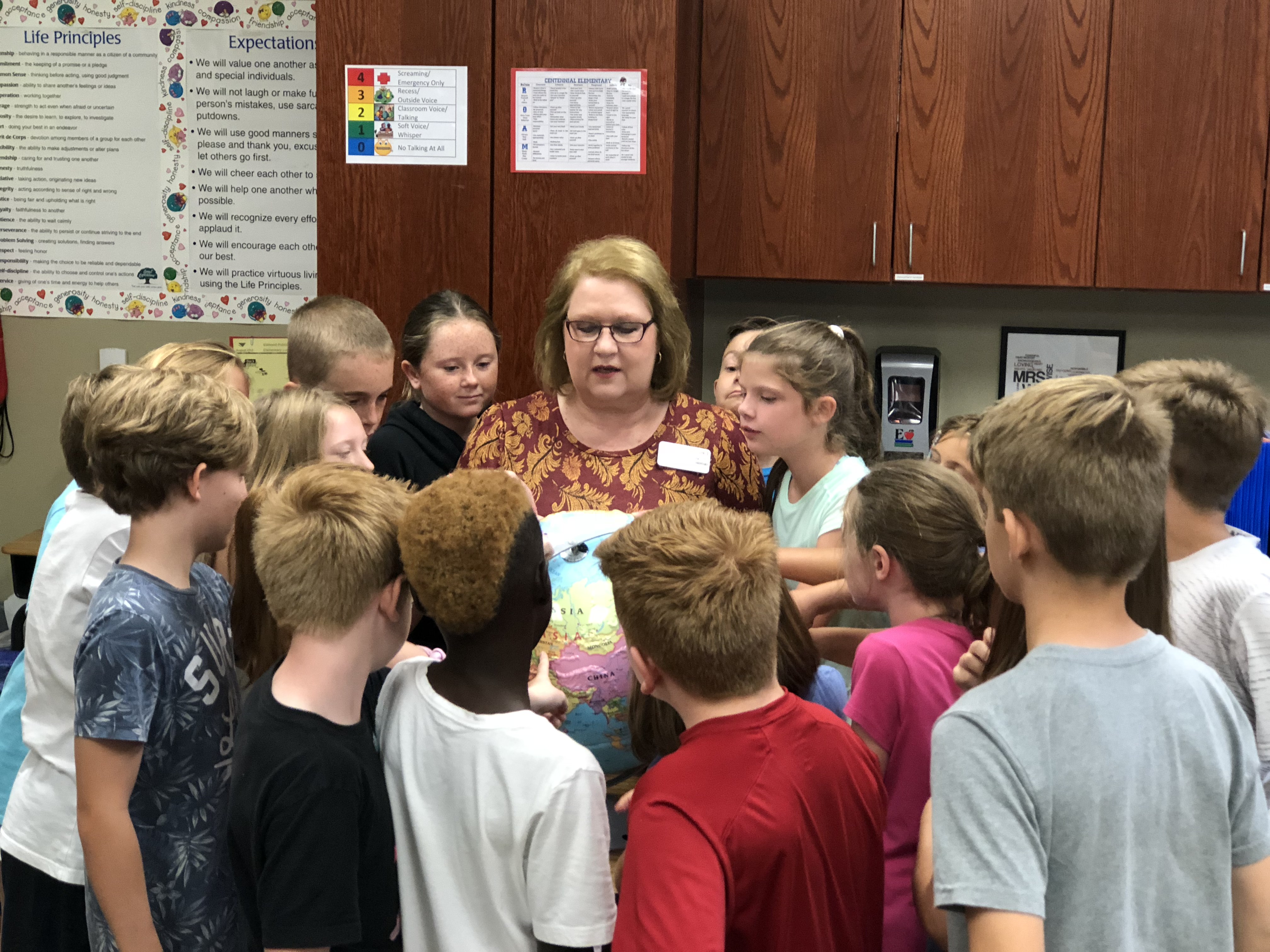 Jane Williams with her 5th grade students at Centennial Elementary School, Edmond, Oklahoma