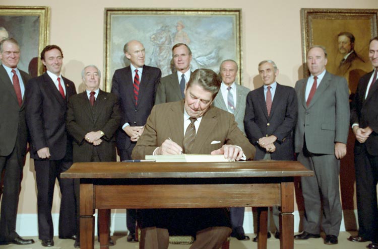 President Reagan in the Roosevelt Room signing the Immigration Reform and Control Act of 1986 with Dan Lungren, Strom Thurmond, George Bush, Romano Mazzoli, Alan Simpson, and others, November 6, 1986 (Ronald Reagan Presidential Library & Museum)