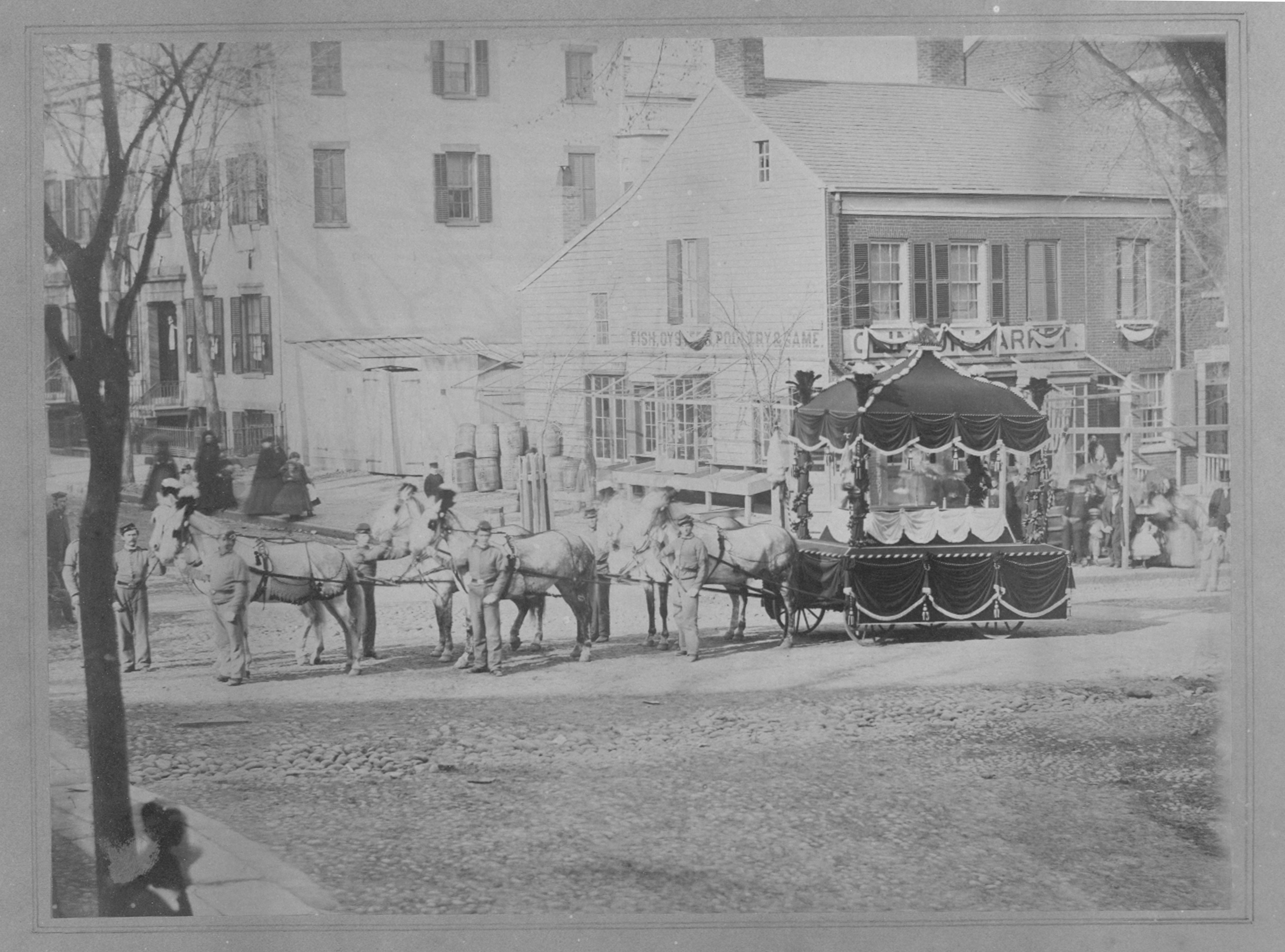 Lincoln's funeral caisson in New York, May 1865 (Gilder Lehrman Collection)