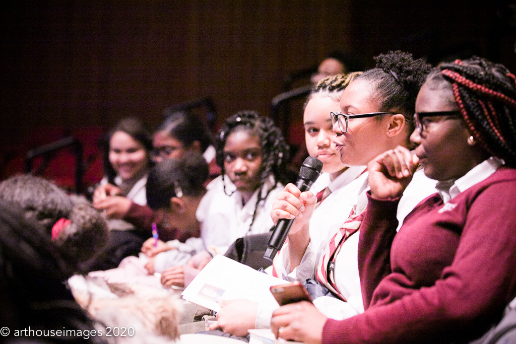 A student from a Gilder Lehrman Affiliate School poses a question for author Amy Murrell Taylor.