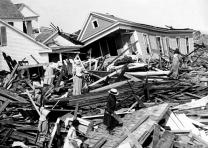“Seeking valuables in the wreckage, Galveston, Texas,” Keystone View Company, Penn., 1900 (Library of Congress Prints and Photographs Division, LC-USZ62-120389) “Seeking valuables in the wreckage, Galveston, Texas,” Keystone View Company, Pe