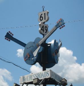 The Crossroads in Clarksdale, Mississippi. Photograph by Joe Mazzola. (Wikimedia