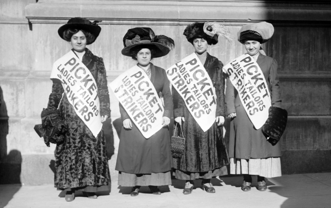 Strikers on picket line during the Uprising of the 20,000, 1909 (Library of Congress)
