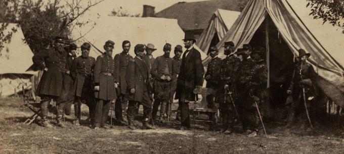 President Lincoln and General George B. McClellan at Antietam, October 1862 (Gilder Lehrman Collection) President Lincoln and General George B. McClellan at Antietam, October 1862 (Gil