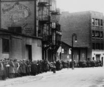 Breadline in New York, ca. 1930. (Library of Congress Prints & Photographs Div.)