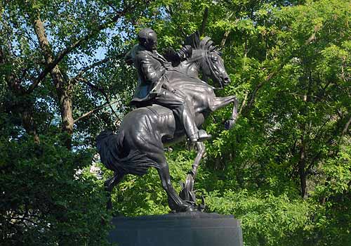 José Julián Martí, monument located at the Artists’ Gate entrance to Central Park at 59th Street and Avenue of the Americas in New York City, sculpture by Anna Vaughn Hyatt Huntington, 1959 (Central Park Conservancy)