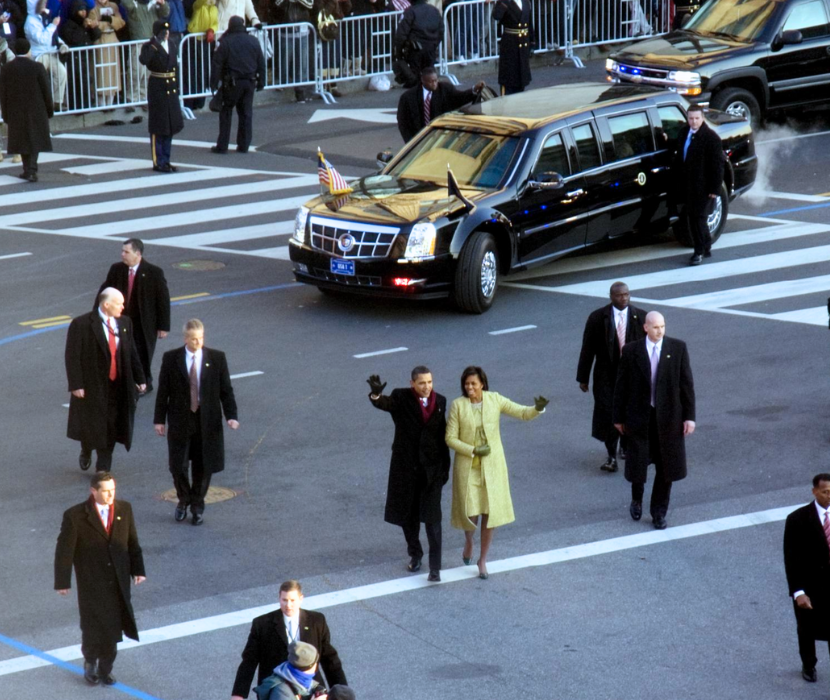 Photo of Obama and his motorcade.