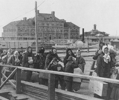 Line of immigrants landing at Ellis Island, 1902