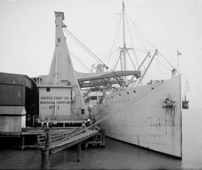 Photo of United Fruit Company shipping operation.