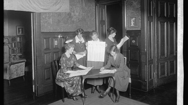 Suffragettes Voting (Library of Congress)