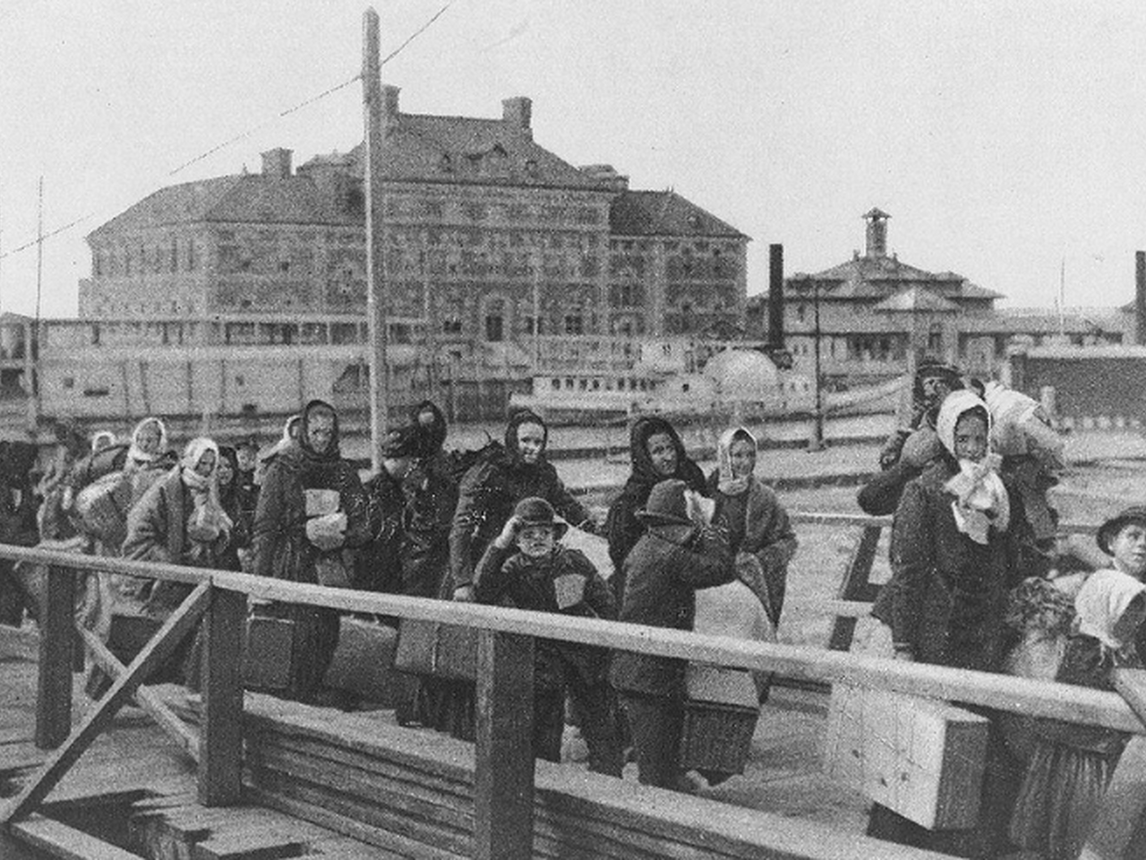 Line of immigrants landing at Ellis Island, 1902