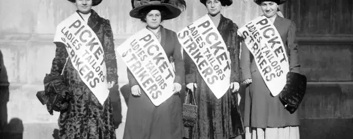 1909 photo of 4 women strikers on a picket line