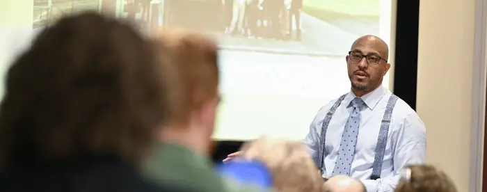 Hasan Jeffries works with a cohort of teachers at the Gilder Lehrman Teacher Symposium discussing the US Civil Rights Movement.