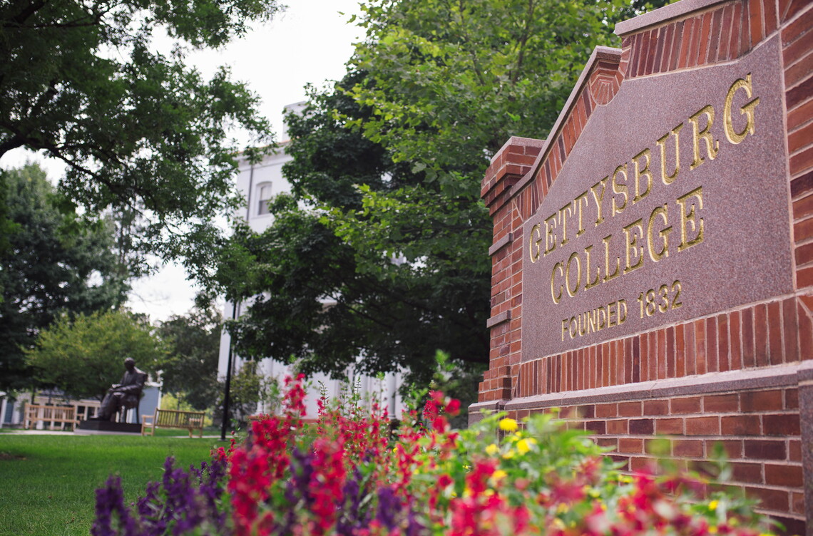 Sign with Gettysburg College taken on campus