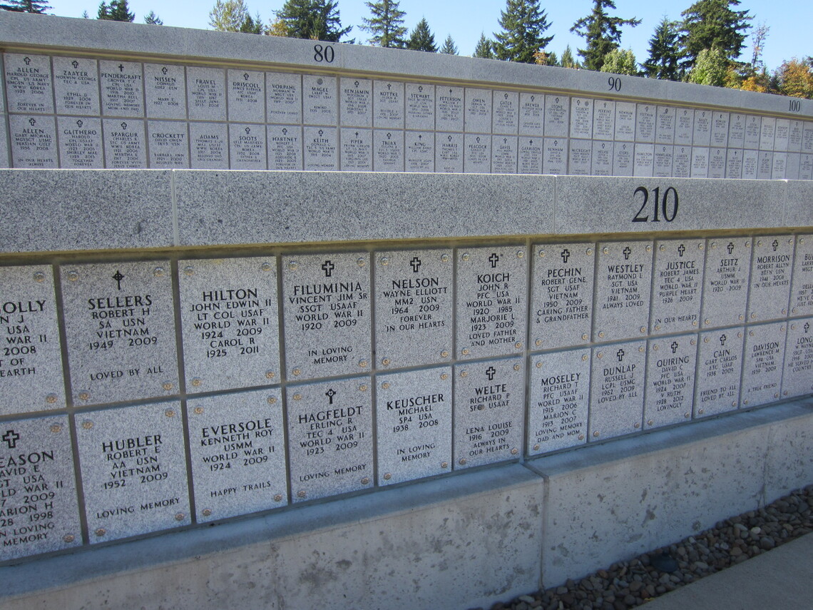 Photograph of a monument at Williamette National Cemetery in Oregon